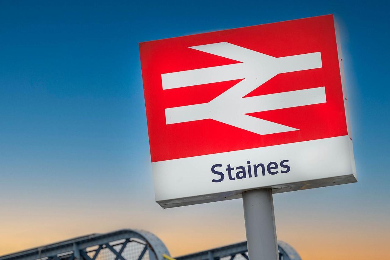 Train Station Serenity Staines-upon-Thames Εξωτερικό φωτογραφία